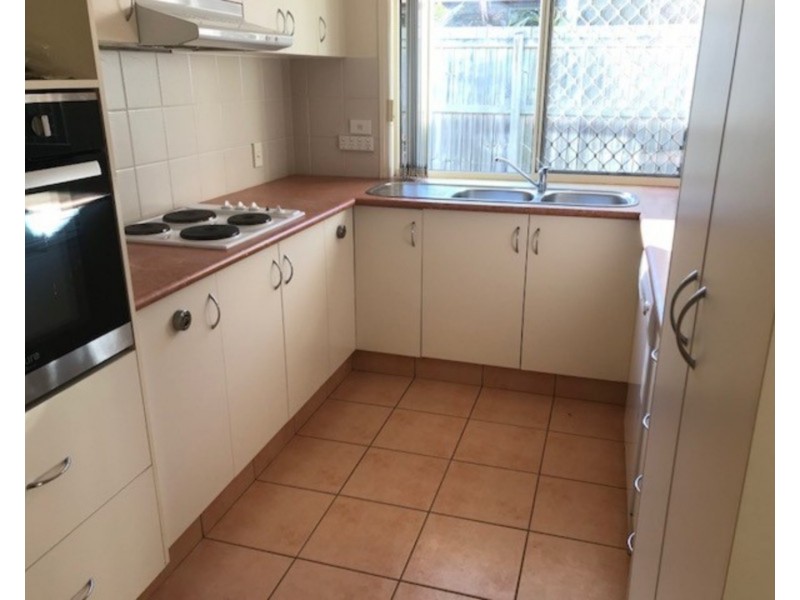 2/13 Jacqueline Avenue, Labrador QLD 4215
