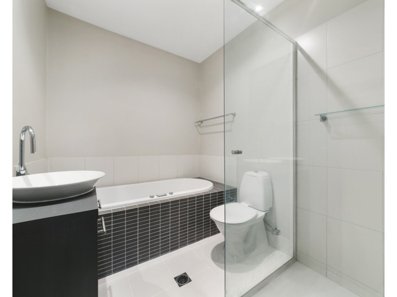 4A/73 Benowa Road, Southport QLD 4215