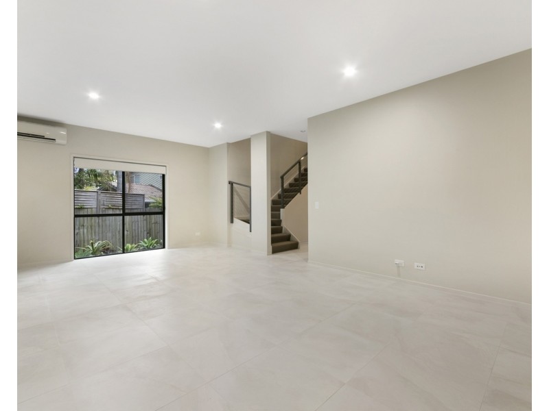 4A/73 Benowa Road, Southport QLD 4215