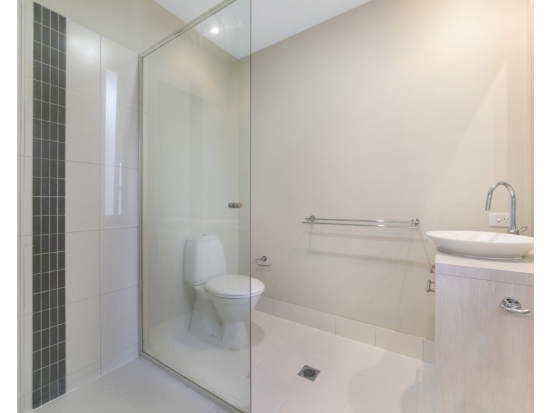 4A/73 Benowa Road, Southport QLD 4215