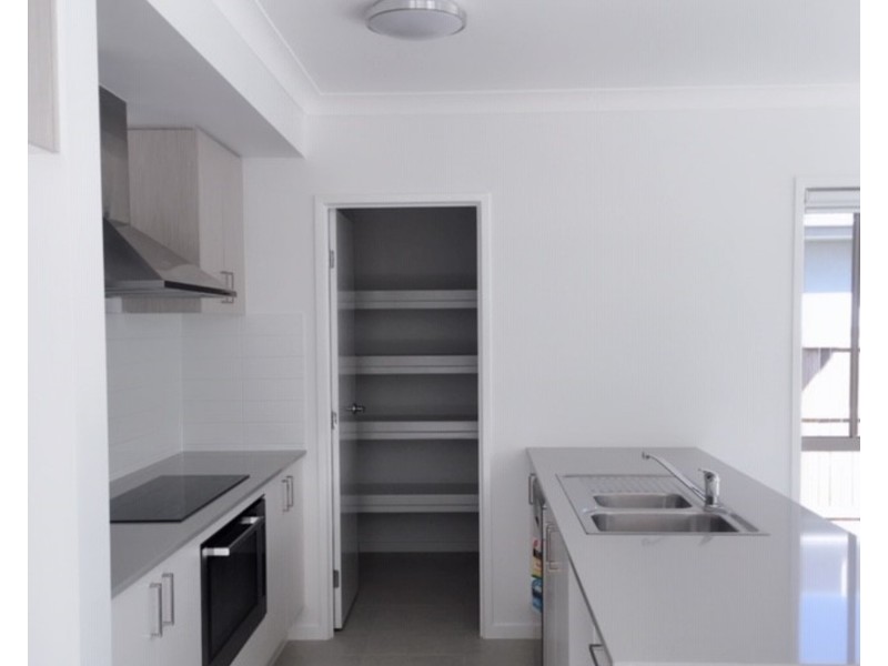 30 Arundel Springs Avenue, Arundel QLD 4214