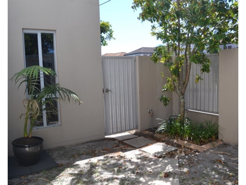 1B Bradbrook Street, Southport QLD 4215