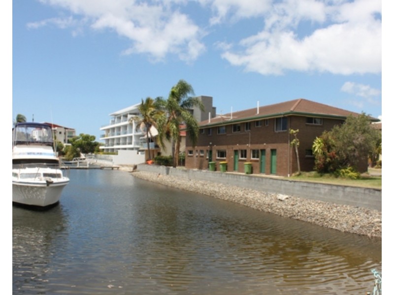 2/41 Madang Crescent, Runaway Bay QLD 4216