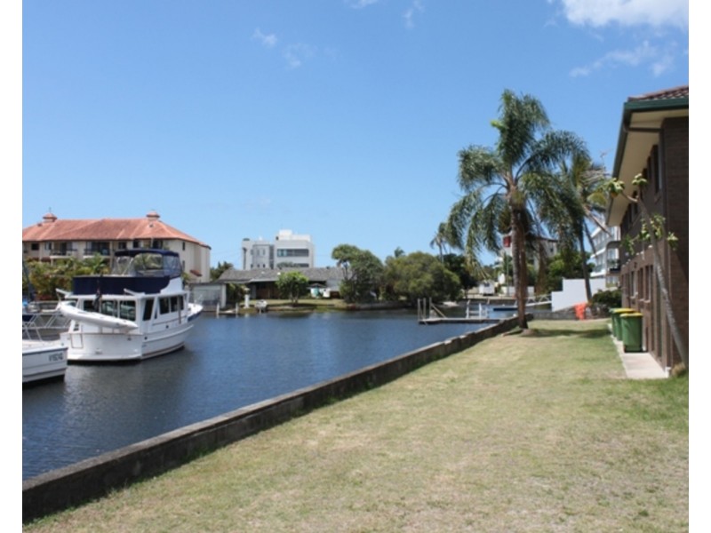 2/41 Madang Crescent, Runaway Bay QLD 4216