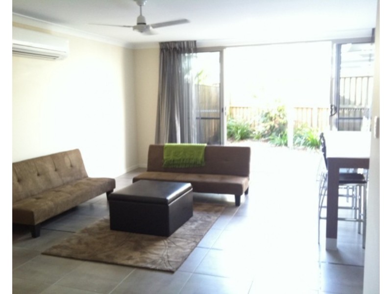 2/135 Falconer Street, Southport QLD 4215