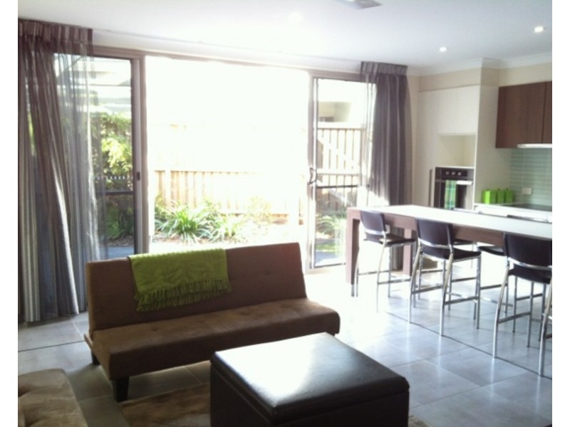 2/135 Falconer Street, Southport QLD 4215