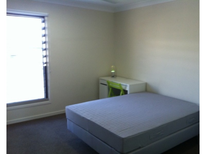 2/135 Falconer Street, Southport QLD 4215