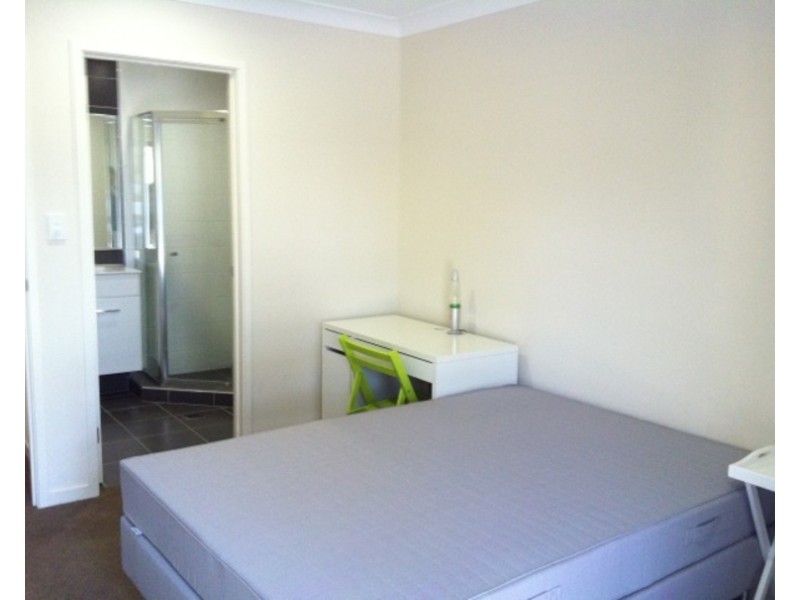 2/135 Falconer Street, Southport QLD 4215