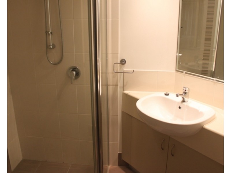 9/13d Wyndham Avenue, Southport QLD 4215