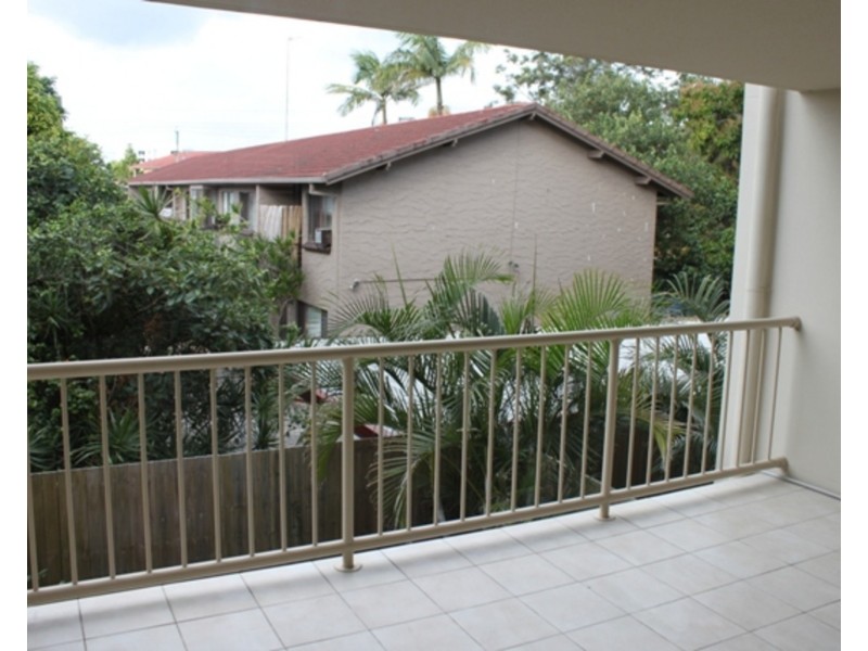 9/13d Wyndham Avenue, Southport QLD 4215