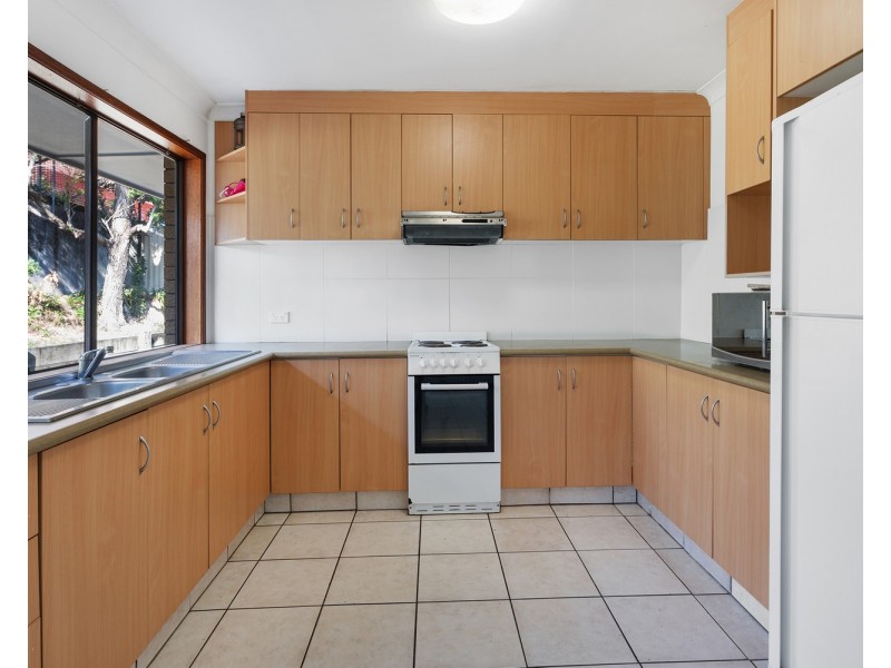 23 Loweana Street, Southport QLD 4215