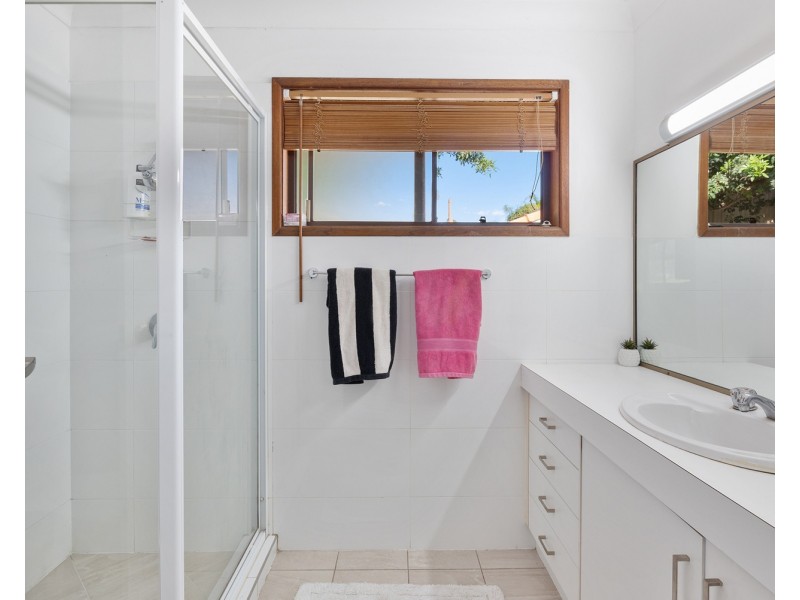 23 Loweana Street, Southport QLD 4215