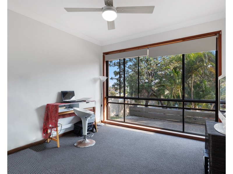 23 Loweana Street, Southport QLD 4215