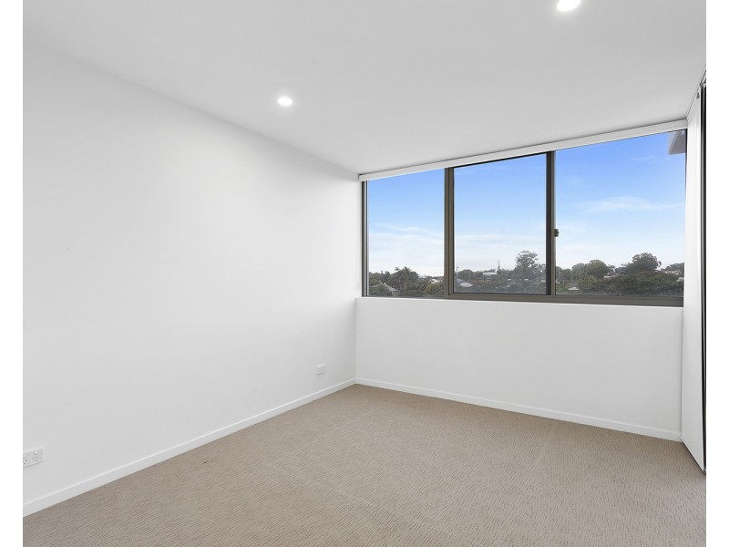 204/26 Spendelove Avenue, Southport QLD 4215