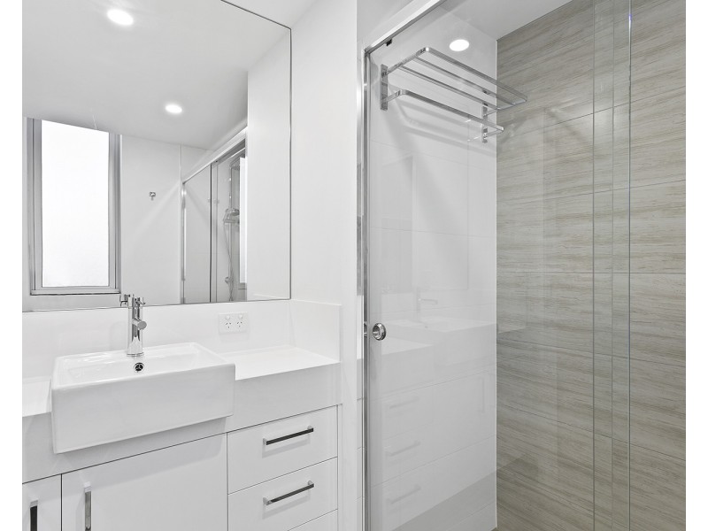 204/26 Spendelove Avenue, Southport QLD 4215