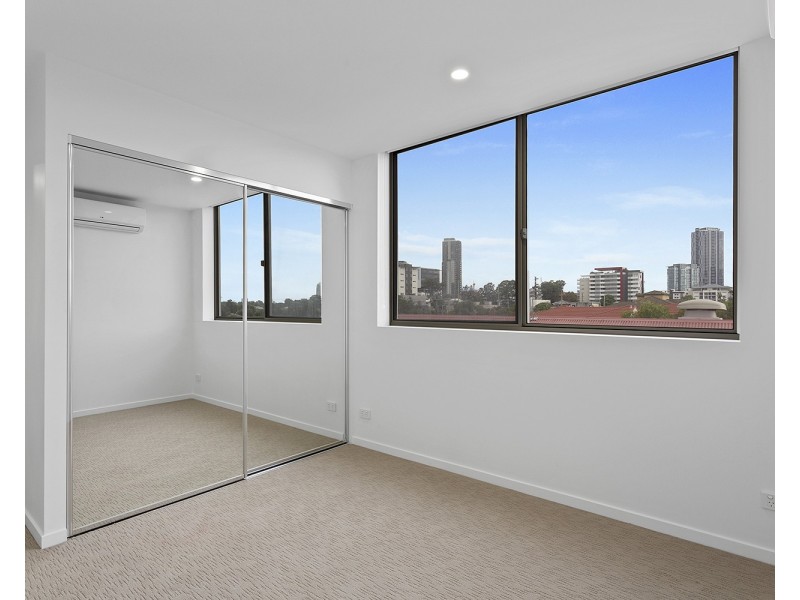 204/26 Spendelove Avenue, Southport QLD 4215