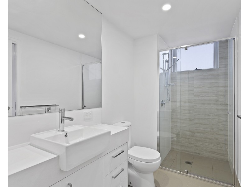 204/26 Spendelove Avenue, Southport QLD 4215