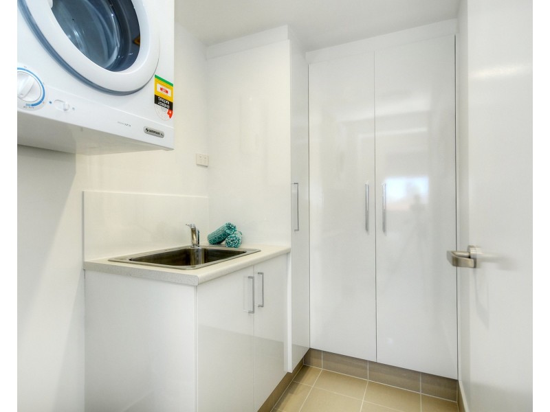 204/26 Spendelove Avenue, Southport QLD 4215