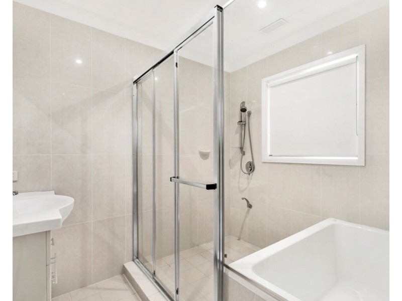 40 Ashgrove Avenue, Runaway Bay QLD 4216