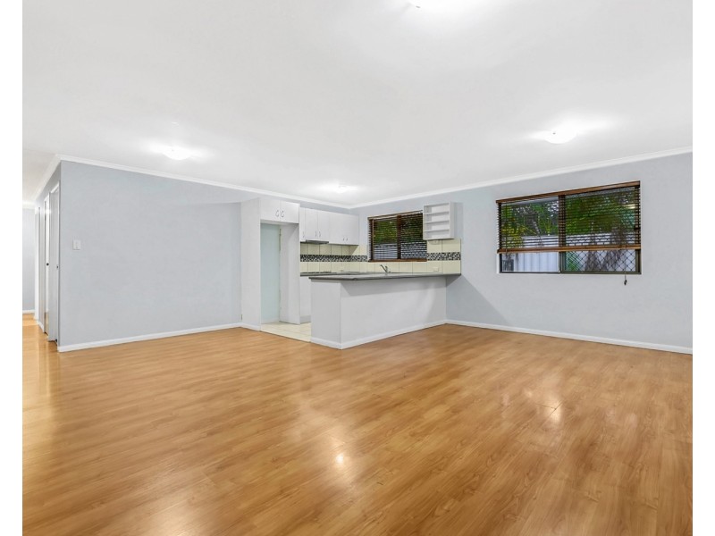 2/118 Kumbari Avenue, Labrador QLD 4215