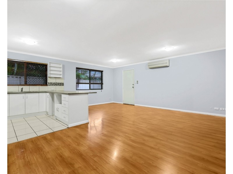 2/118 Kumbari Avenue, Labrador QLD 4215