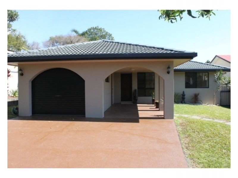 98 Kumbari Avenue, Labrador QLD 4215