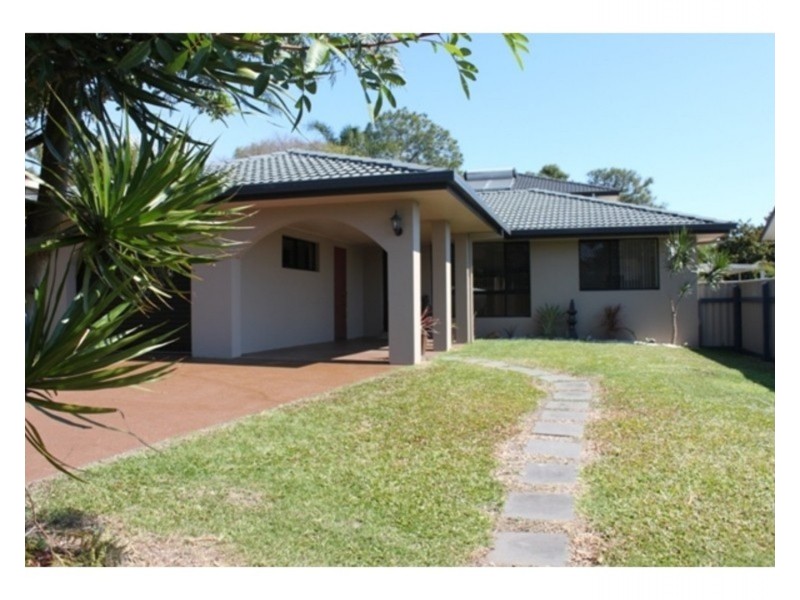 98 Kumbari Avenue, Labrador QLD 4215