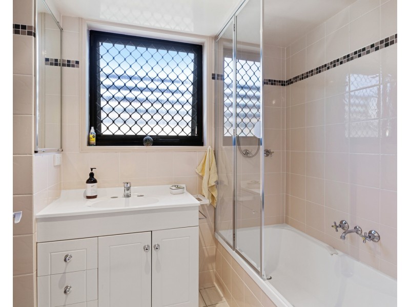 4/26 Bath Street, Labrador QLD 4215