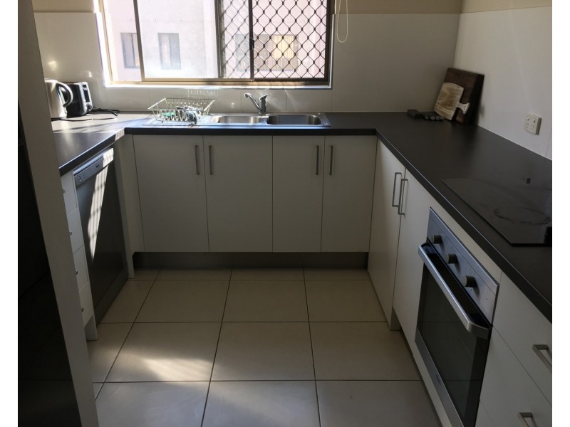 2/29 Lenneberg Street, Southport QLD 4215