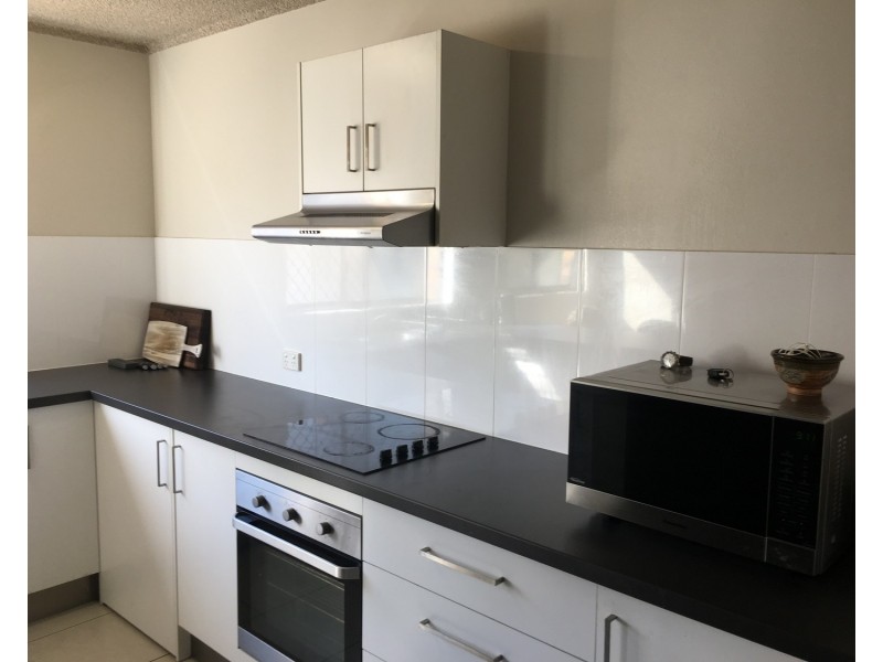 2/29 Lenneberg Street, Southport QLD 4215