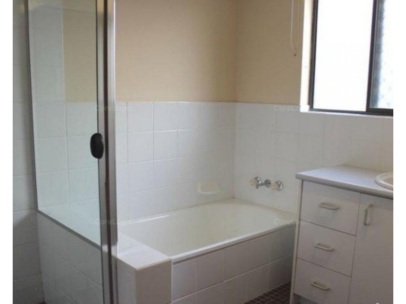 2/29 Lenneberg Street, Southport QLD 4215