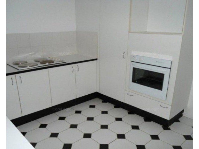 1/167 Olsen Avenue, Labrador QLD 4215