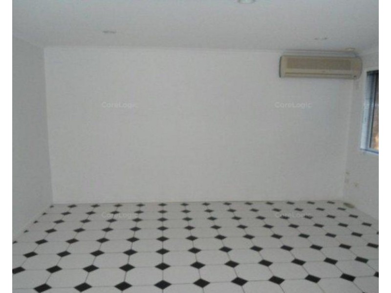 1/167 Olsen Avenue, Labrador QLD 4215