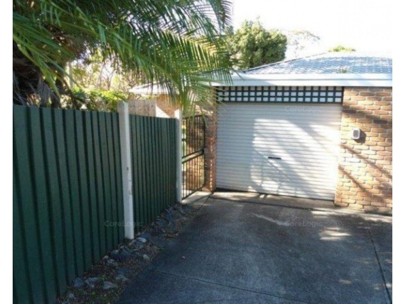 1/167 Olsen Avenue, Labrador QLD 4215