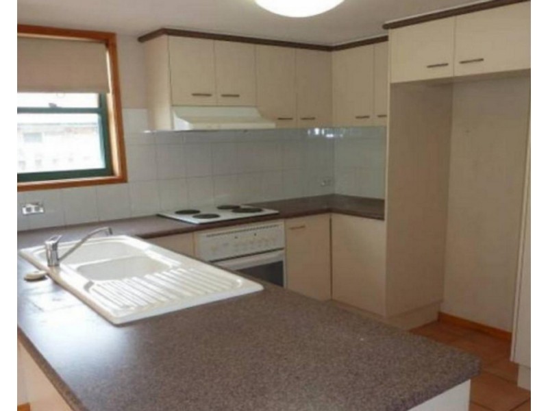 174 Greenacre Drive, Arundel QLD 4214