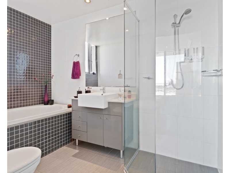 1206/4 Como Crescent, Southport QLD 4215