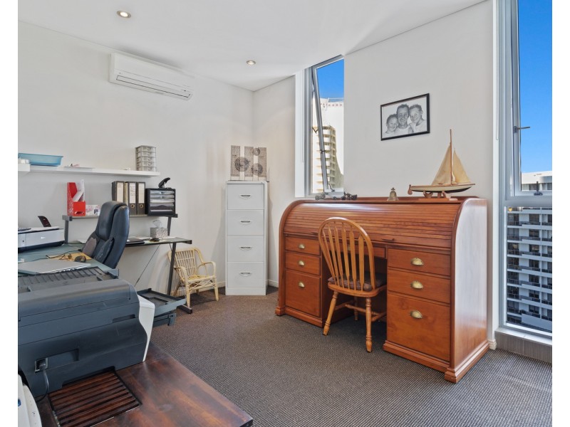 1206/4 Como Crescent, Southport QLD 4215