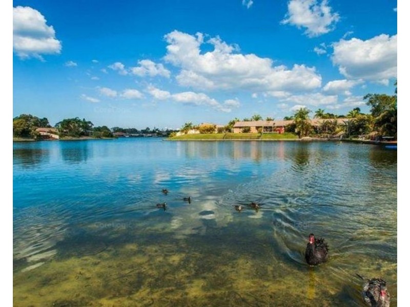 2/26 Crystal Reef Drive, Coombabah QLD 4216