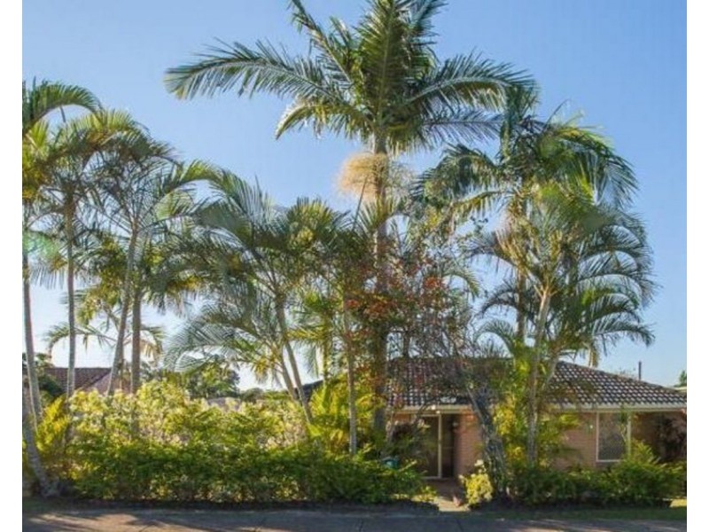 15 Mediterranean Drive, Benowa QLD 4217