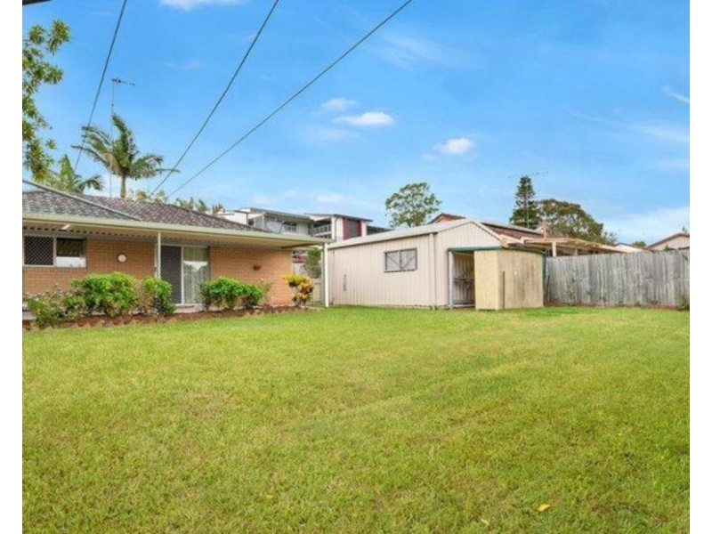 15 Mediterranean Drive, Benowa QLD 4217