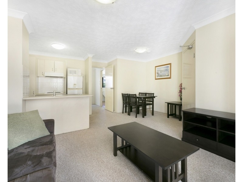 2/33-37 Lenneberg Street, Southport QLD 4215