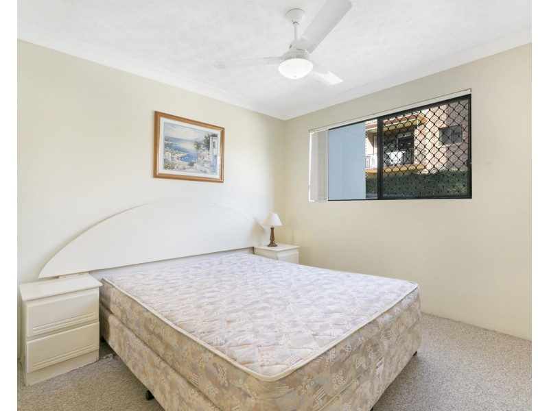 2/33-37 Lenneberg Street, Southport QLD 4215