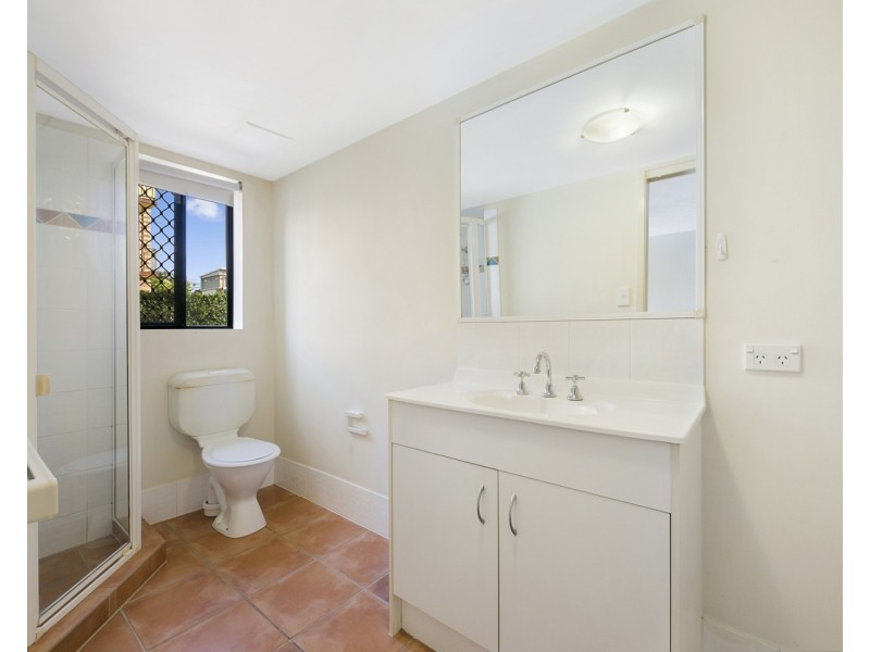 2/33-37 Lenneberg Street, Southport QLD 4215