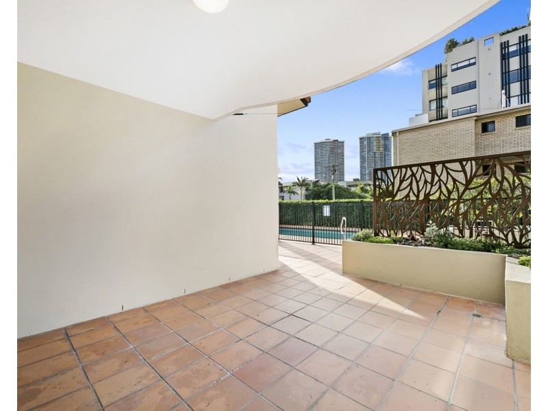 2/33-37 Lenneberg Street, Southport QLD 4215