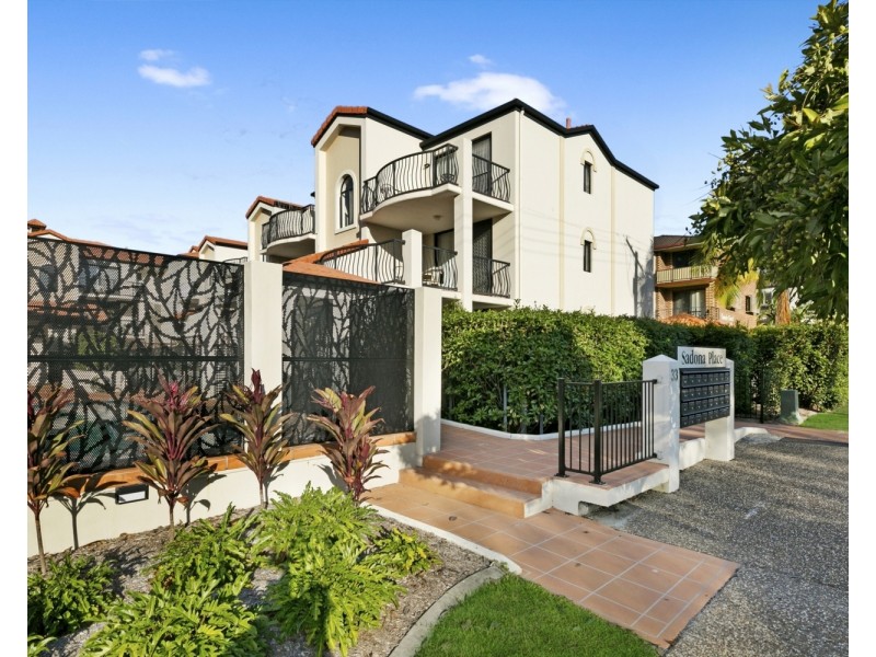 2/33-37 Lenneberg Street, Southport QLD 4215