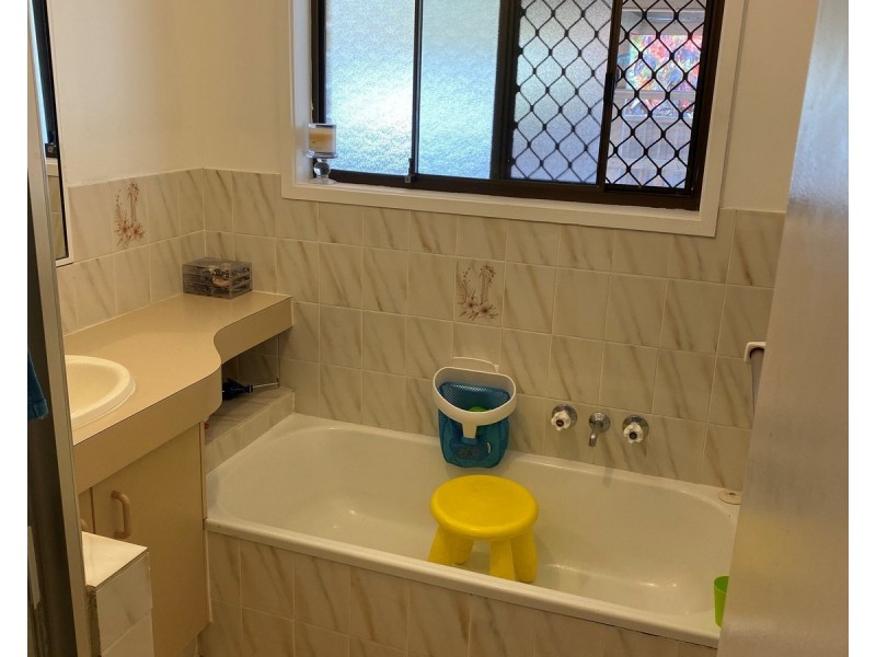 1/6 Burwood Court, Labrador QLD 4215