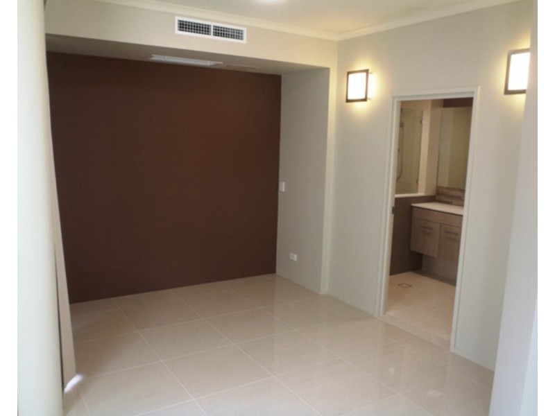 1/20 Lawson Street, Southport QLD 4215