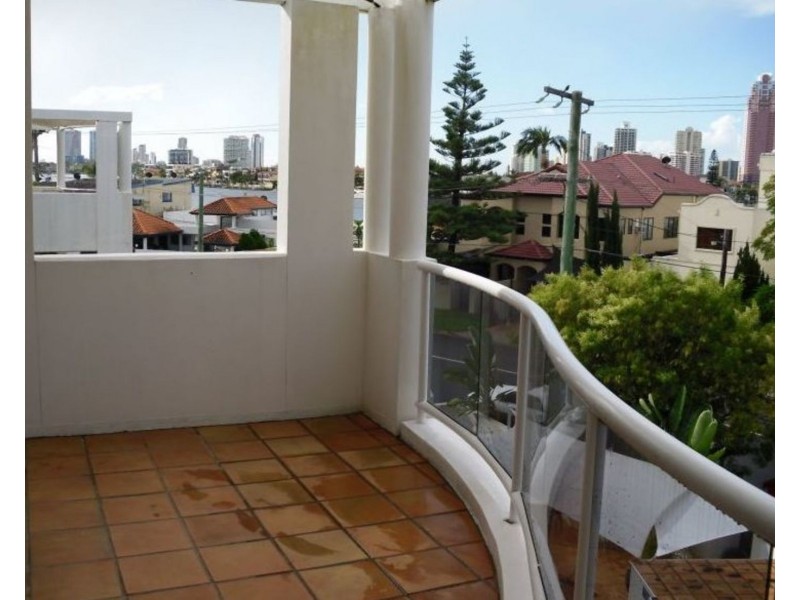 14/96 Stanhill Drive, Chevron Island QLD 4217