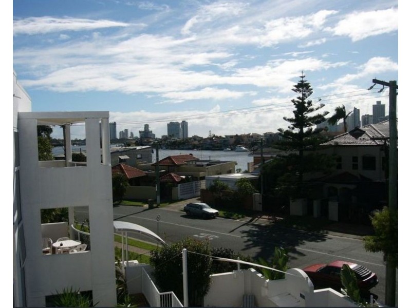 14/96 Stanhill Drive, Chevron Island QLD 4217