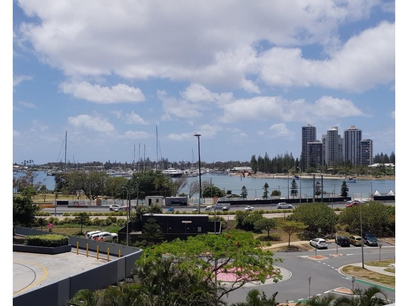 704/4 Como Crescent, Southport QLD 4215